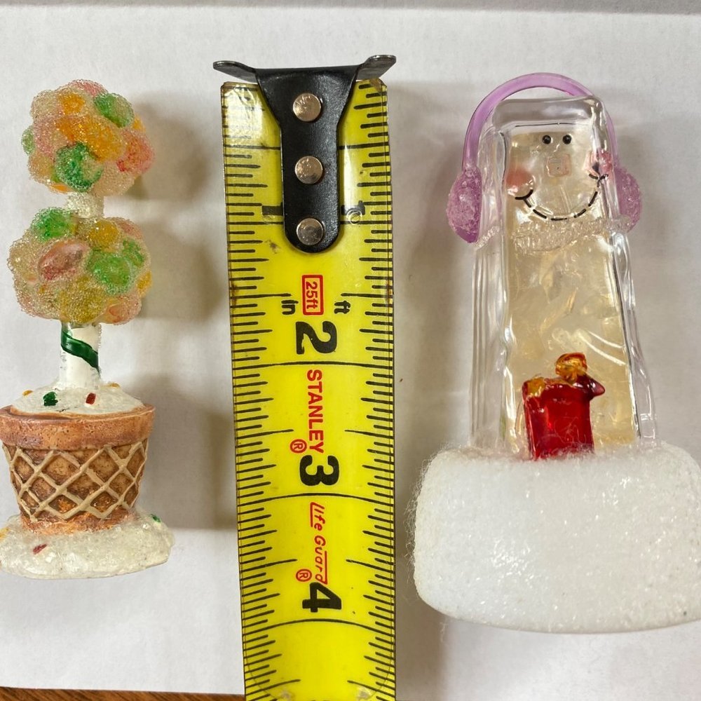 Christmas Village Figurines Victoria Style Carolers Dogs Cat Mini Figures Set - Picture 8 of 13